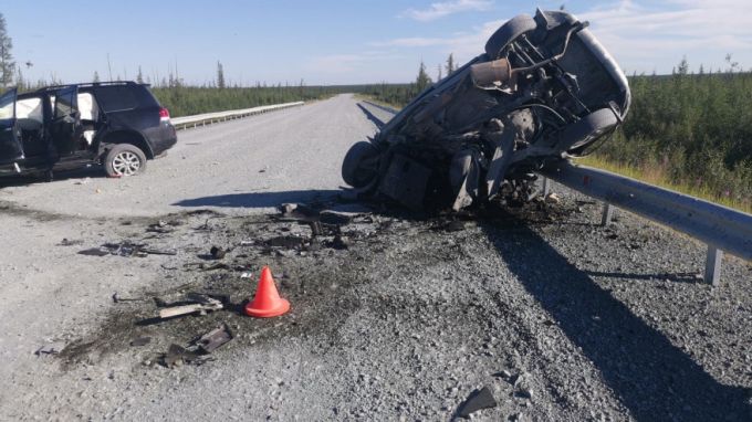 Водитель иномарки погиб в ДТП на трассе Сургут-Салехард