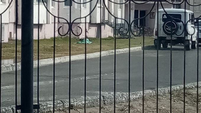 На Ямале женщина разбилась, выпав из окна 6 этажа