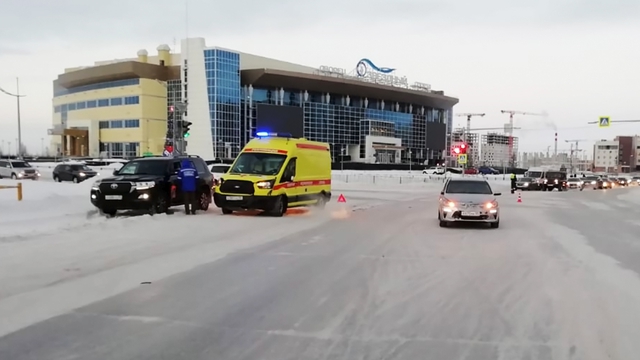 В Новом Уренгое водитель иномарки протаранил карету «скорой»