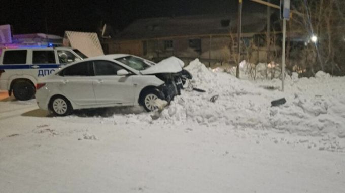 На Ямале иномарка врезалась в сугроб, есть пострадавшие