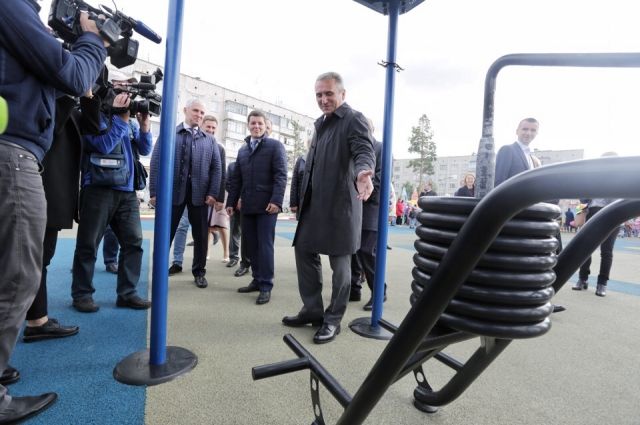 Александр Моор осмотрел многофункциональную площадку в Ноябрьске