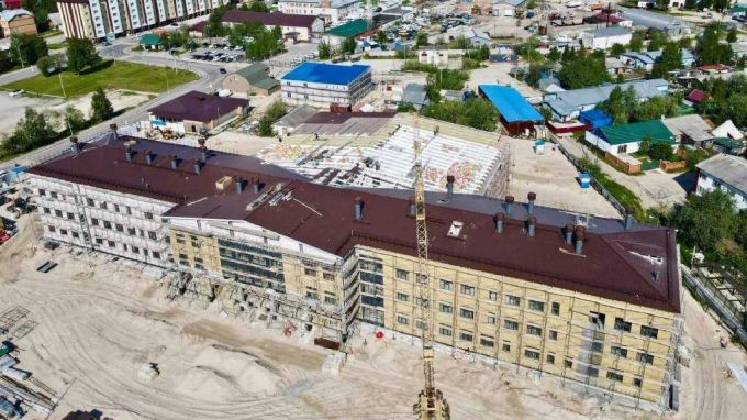 В новой таркосалинской школе продолжаются масштабные строительные работы
