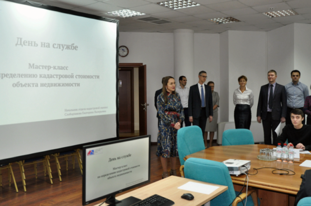 В Салехарде студенты провели день в департаменте