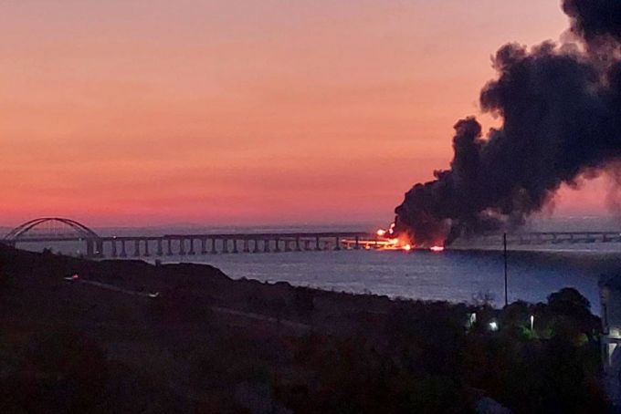 Могли использовать вслепую: Воссоздана хронология действий водителя взорвавшейся на Крымском мосту фуры