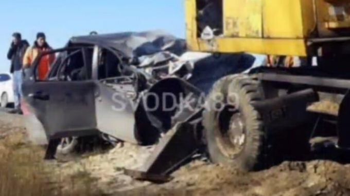 На трассе Сургут-Салехард в страшной аварии погиб водитель иномарки