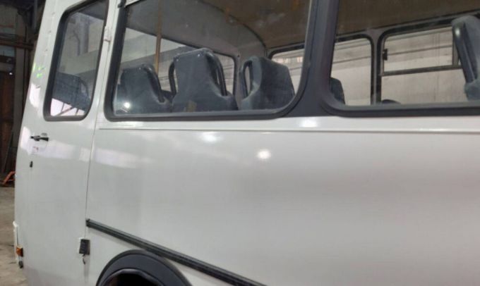 В Новом Уренгое передали детям Волновахи автобус