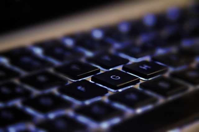 В Новом Уренгое из квартиры вынесли компьютерную технику