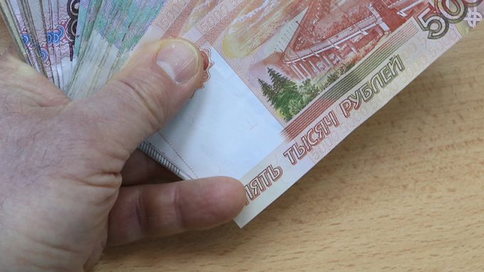 В Новом Уренгое мошенница назанимала 11 миллионов