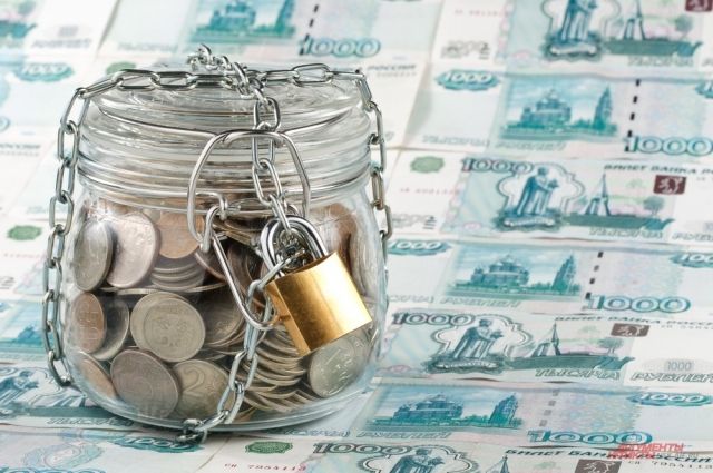 В Салехарде пенсию сироты арестовали приставы