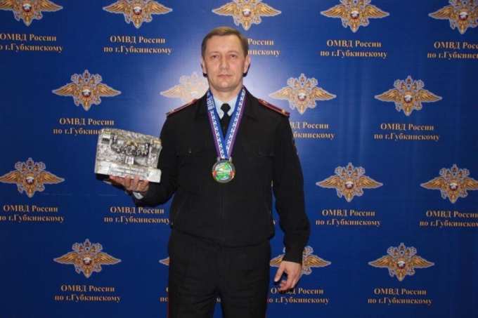 Полицейский из Губкинского стал сильнейшим пауэрлифтером Тюменской области
