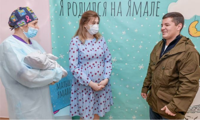Вторую неделю рабочей поездки Дмитрий Артюхов начал с подарков