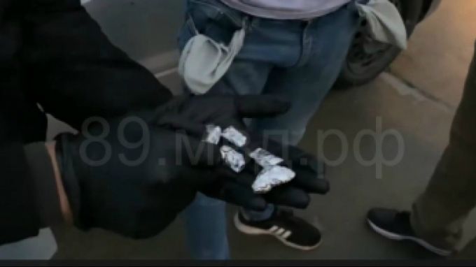 В Муравленко у молодых людей нашли почти 20 грамм наркотиков