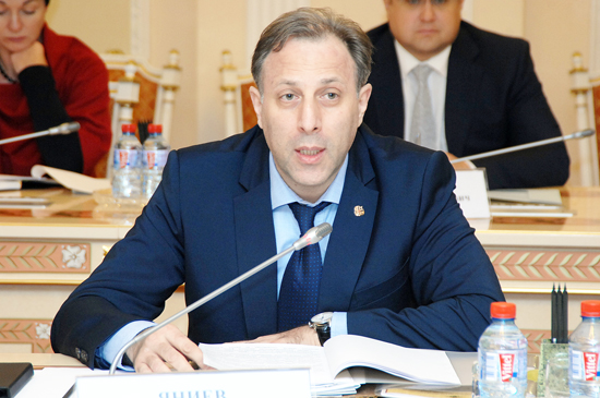Коррупционеры в халатах греют руки на взятках и закупках