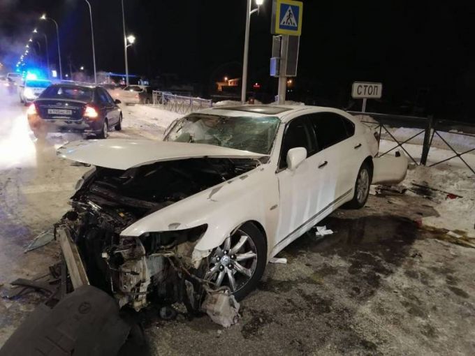 В Ноябрьске в аварии погиб пассажир Lexus