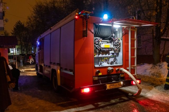 ЧП на Ямале: на дороге загорелся автомобиль
