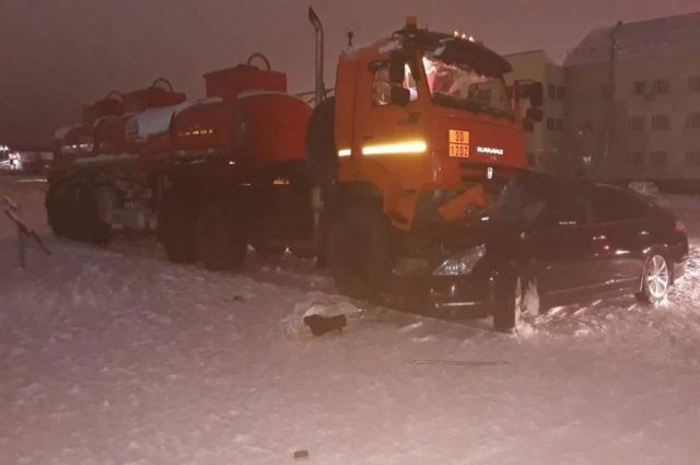 На Ямале водитель Nissan получил травмы после ДТП с Камазом