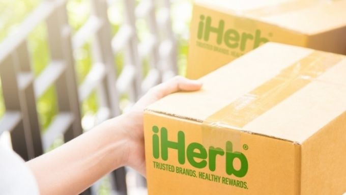 Онлайн-магазин iHerb приостановил доставку в Россию