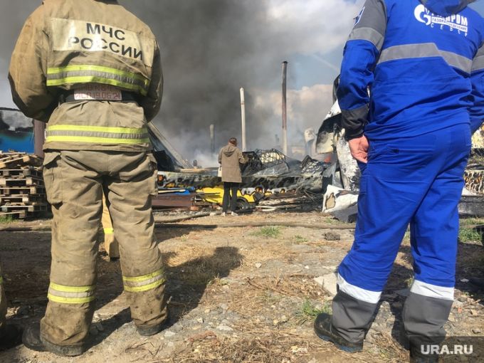 В ЯНАО на пожаре взорвались два баллона