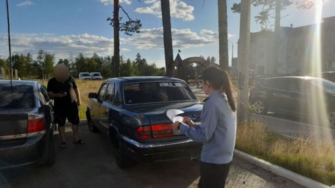 У жителя Муравленко за долги арестовали автомобиль