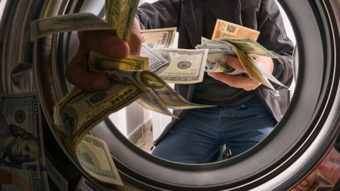 Организацию Губкинского обвинили в содействии отмыванию денег и финансированию терроризма