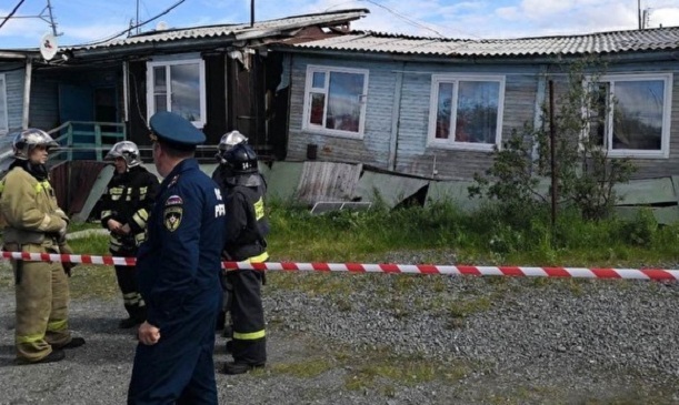 Три должностных лица наказаны за частичное обрушение дома в Лабытнанги