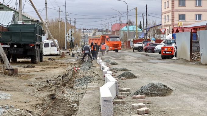 Асфальт просел, тротуаров нет: общественники Ямала оценили состояние дорог до ремонта