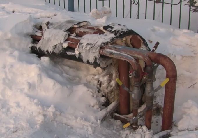 Оставшиеся без тепла и воды жители Тарко-Сале борются за выживание