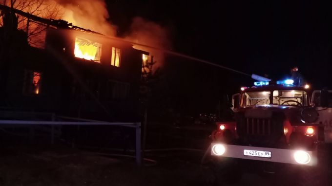 ЧП на Ямале: подросток получил ожоги при пожаре в жилой «деревяшке»