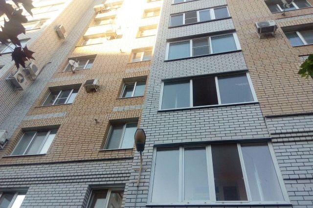 В ЯНАО мальчики с многоэтажки едва не убили малыша в коляске