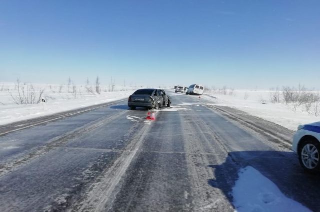 В ДТП на трассе «Сургут - Салехард» в ДТП пострадали два человека