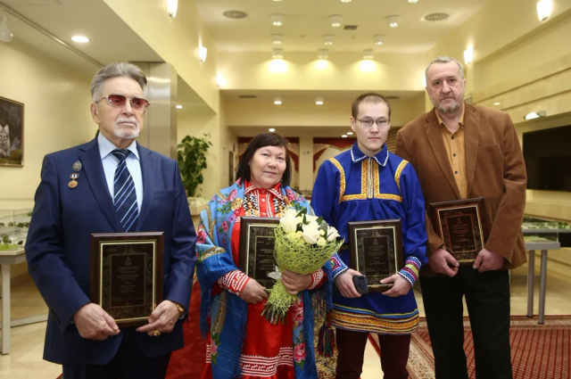 В ЯНАО вручили награды лауреатам литературной премии губернатора