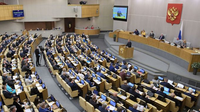 Госдума приняла закон о премировании чиновников за «добросовестную работу»