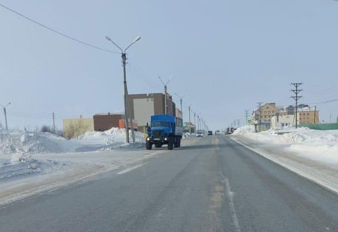 В Новом Уренгое грузовик сбил женщину на «зебре»