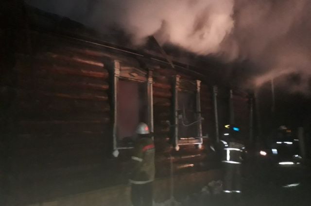 Скончался мужчина, обнаруженный при пожаре дома в Тарко-Сале