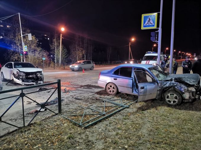 В Ноябрьске водитель иномарки попал в больницу, нарушив ПДД