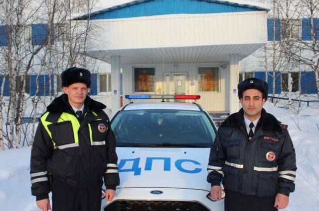 Ямальские автоинспекторы эвакуировали людей из горящего дома