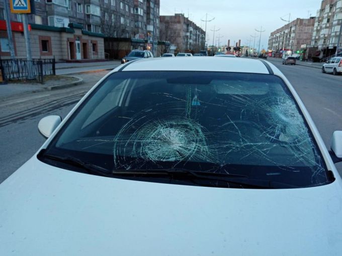 В Новом Уренгое водитель иномарки сбил на «зебре» двух подростков