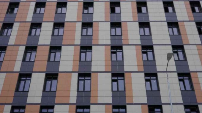 Следователи Нового Уренгоя проверят новостройку после жалоб жильцов на трещины в стенах