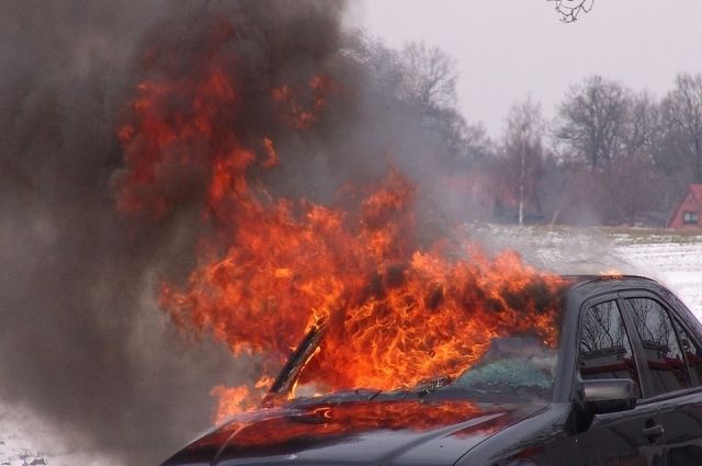 На Ямале 10 февраля сгорели два автомобиля