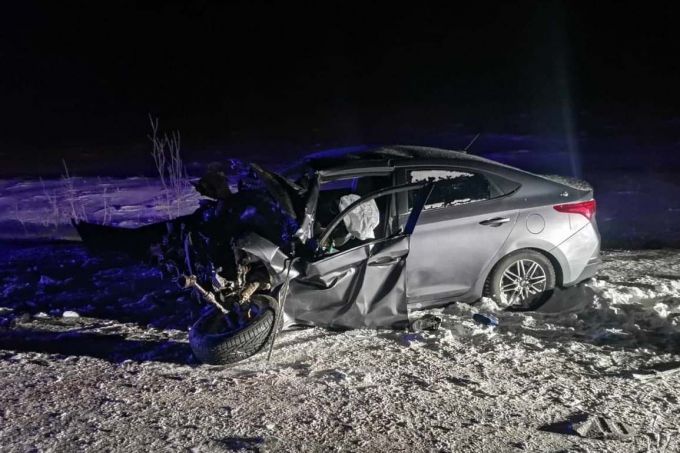 На трассе Сургут – Салехард Hyundai вынесло на встречку под грузовик