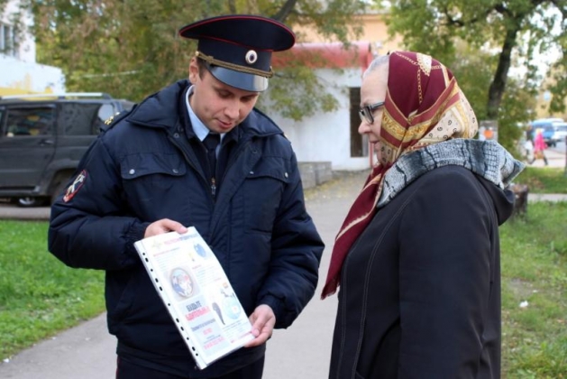 Пуровские полицейские научили пенсионеров противостоять мошенникам