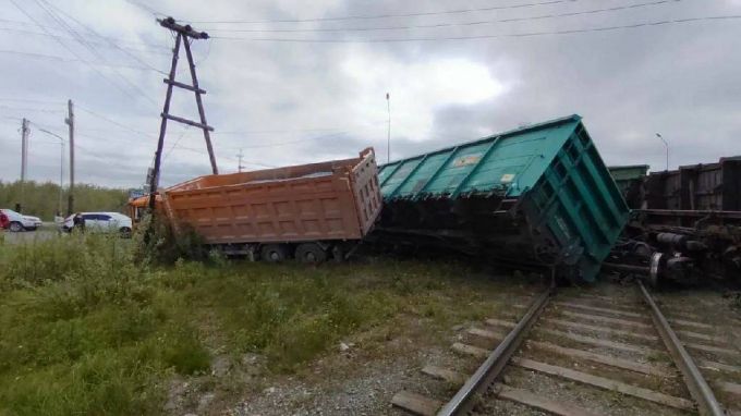 В ГИБДД ЯНАО объяснили, почему работу паромной переправы в Салехарде временно приостановили