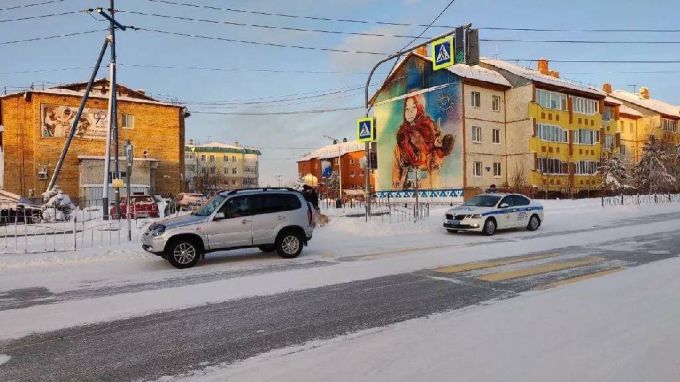 В Тарко-Сале машина сбила школьницу
