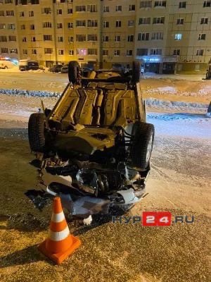 В Губкинском машина легла на крышу