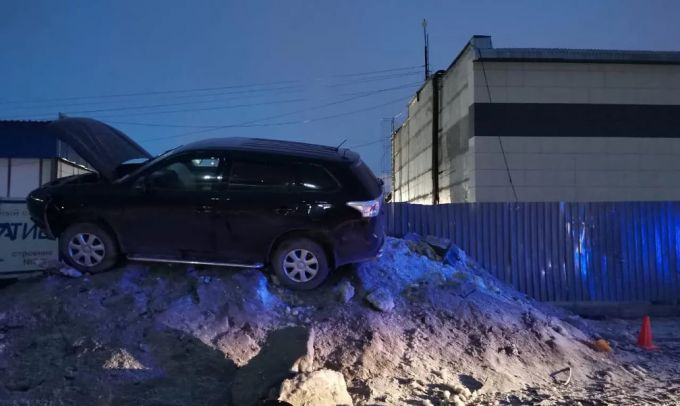 Непреодолимое препятствие. В ДТП пострадали два человека