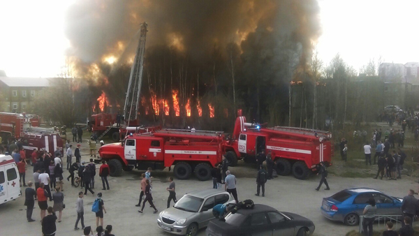 В Ноябрьске за неделю сгорели две расселённые «деревяшки»