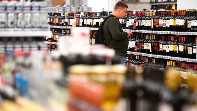 Россияне переходят на дешевый алкоголь