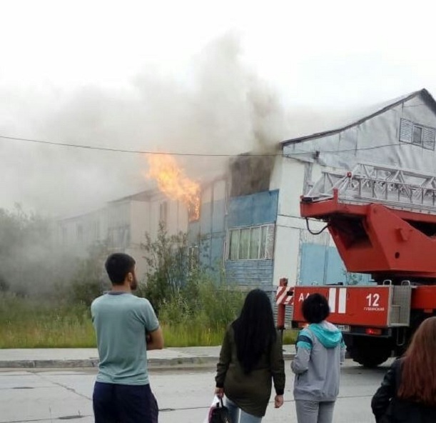 В МЧС рассказали, что осложнило тушение пожара в сгоревшем доме Губкинского