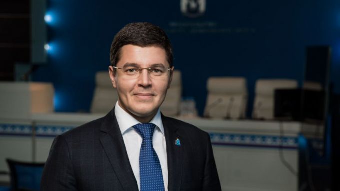 Дмитрий Артюхова поздравил ямальцев с Днём работника торговли