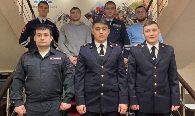 В Муравленко наградили героев, спасавших людей при пожаре